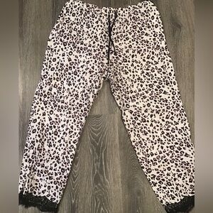 Victoriaโs Secret Sleep Pants